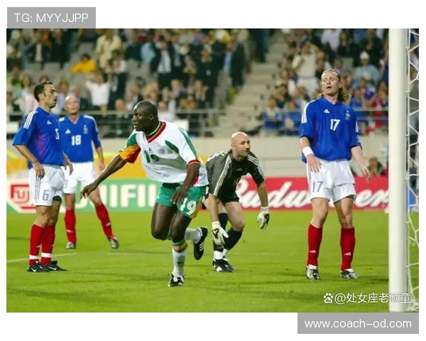 坎通纳回撤接应主导进攻，对比昔日锋线角色展现战术新价值