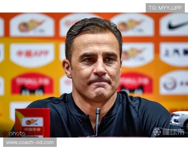 卡纳瓦罗回撤指挥防线，关键战中压制对手边路进攻